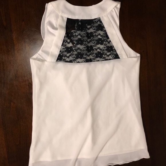 White blouse - Picture 2 of 3